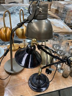 3 X ASSORTED TABLE LAMPS TO INCLUDE LARGE INDUSTRIAL STYLE DOME TABLE LAMP IN TARNISHED STYLE NICKEL FINISH: LOCATION - D7