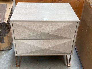 MODERN CONTEMPORARY STYLE 2 DRAWER BEDSIDE TABLE IN GREY WASHED WOOD VENEER EFFECT AND BRASS: LOCATION - B7