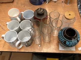 (COLLECTION ONLY) QTY OF ASSORTED KITCHEN AND GLASSWARE TO INCLUDE SET OF 6 DRINKS TUMBLERS IN CLEAR GLASS FINISH: LOCATION - A12