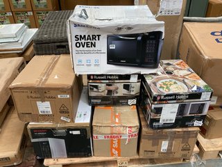 PALLET OF ASSORTED MICROWAVES TO INCLUDE SAMSUNG SMART OVEN AND RUSSELL HOBBS DIGITAL COMPACT MICROWAVE IN BLACK : MODEL RHM2076B-AZ: LOCATION - A11 (KERBSIDE PALLET DELIVERY)