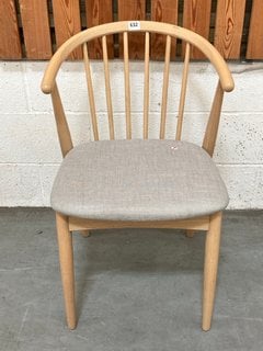 JOHN LEWIS & PARTNERS SPINDLE BACK STYLE DINING CHAIR IN LIGHT OAK WITH STONE GREY FABRIC SEAT PAD: LOCATION - A10