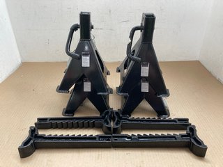 2 X SETS OF 2 AXLE STANDS IN BLACK 1 TONNE PER STAND: LOCATION - BR4