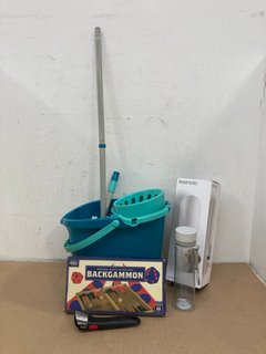 QTY OF ASSORTED ITEMS TO INCLUDE LEIFHEIT CLASSIC MOP SET: LOCATION - BR14