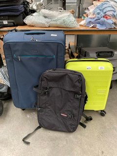 3 X ASSORTED TRAVEL ITEMS TO INCLUDE EASTPAK TRAVELPACK IN BLACK: LOCATION - DT7