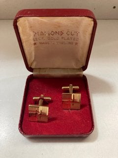 22 CARAT GOLD PLATED CUFFLINK SET: LOCATION - CR