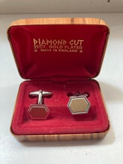 22 CARAT GOLD PLATED CUFFLINK SET: LOCATION - CR