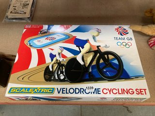 SCALEXTRIC VELODROME CYCLING SET: LOCATION - CR