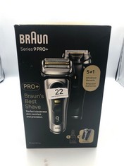 BRAUN SERIES 9 ELECTRIC SHAVER FOR MEN, 4+1 PROHEAD WITH PROLIFT PRECISION TRIMMER, WET & DRY ELECTRIC RAZOR FOR MEN, CHARGING POWER CASE, GIFTS FOR 9477CC, SILVER RAZOR, RATED WHICH BEST ON TEST.: L