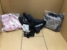 QUANTITY OF PET ITEMS TO INCLUDE RUFFWEAR DOG HARNESS: LOCATION - B