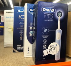 QUANTITY OF HEALTH & BEAUTY ITEMS TO INCLUDE ORAL-B VITALITY PRO ELECTRIC TOOTHBRUSHES ADULTS, 1 HANDLE, 2 TOOTHBRUSH HEADS, 3 BRUSHING MODES INCLUDING SENSITIVE PLUS, 2 PIN UK PLUG, BLUE: LOCATION -