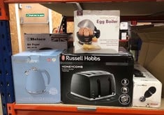 QUANTITY OF KITCHEN ITEMS TO INCLUDE RUSSELL HOBBS HONEY COMB 4 SLICE TOASTER: LOCATION - C