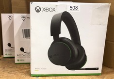 QUANTITY OF TECH & GAMING ITEMS TO INCLUDE XBOX WIRELESS HEADSET FOR XBOX SERIES X|S, XBOX ONE, AND WINDOWS 10 DEVICES: LOCATION - E