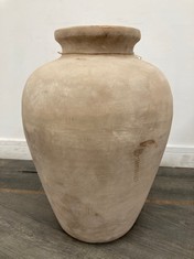 NKUKU AFFIT LARGE CLAY POT - MODEL NO. AP1002