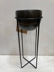 NKUKU ENDO RECLAIMED IRON PLANTER STAND IN BLACK - MODEL NO. EO1001 - RRP £75