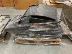 PALLET OF ASSORTED RATTAN OUTDOOR SOFA SET PARTS