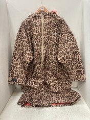 REGATTA ADULT WATERPROOF ROBE - LEOPARD PRINT SIZE L/XL - RRP £120