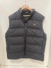 FRED PERRY MEN'S INSULATED GILET - ANCHOR GREY SIZE XL - RRP £140