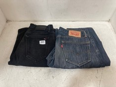 TOMMY JEANS SKINNY SIMON JEANS SIZE 30 / 34 IN BLACK TO INCLUDE LEVIS DENIM JEANS SIZE 30 / 30 IN BLUE