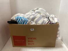 BOX OF ASSORTED KIDS CLOTHING TO INCLUDE KIDS STRIPEY DRESSING GOWN AGE 12-14 YRS IN BLUE / WHITE