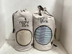 2 X NIGHT LARK COVERLESS DUVETS TO INCLUDE 225 X 220 CM 6 TOG IN STRIPED SHORES