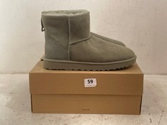 UGG WOMEN'S CLASSIC MINI II BOOTS - MOSS GREEN - UK 8 - RRP £165