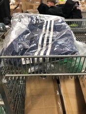 6 X ASSORTED ADIDAS CLOTHING TO INCLUDE 3/4 PANTS NAVY/WHITE SIZE M