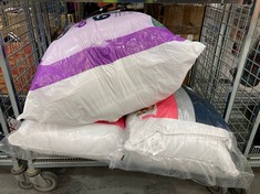 3 X ASSORTED BEDDING TO INCLUDE SILENTNIGHT DEEP SLEEP 6 PILLOWS