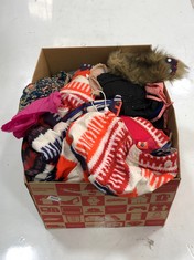 BOX OF ASSORTED KIDS CLOTHES TO INCLUDE ROXY KNIT EFFECT PRINT COAT WITH REMOVABLE HOOD SIZE 8