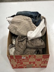 BOX OF ASSORTED CLOTHES TO INCLUDE RIVER ISLAND JUMPER DRESS IN LIGHT GREY / BEIGE WITH SEWN SLEEVE EFFECT SIZE XS