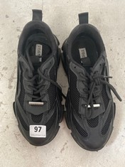 STEVE MADDEN POSSESSION TRAINERS IN BLACK - UK 9 - RRP £120