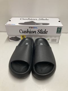 PAIR OF 32' COOL WOMENS CUSHION SLIDERS IN BLACK - SIZE S