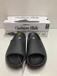 PAIR OF 32' COOL WOMENS CUSHION SLIDERS IN BLACK - SIZE S