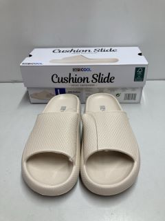 PAIR OF 32' COOL WOMENS CUSHION SLIDERS IN SAND DOLLAR - SIZE L