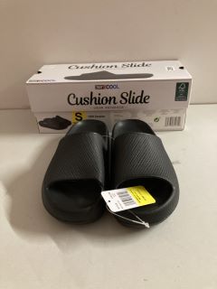 PAIR OF 32' COOL CUSHION SLIDERS IN BLACK - SIZE S