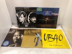 5 X ASSORTED VINYL RECORDS TO INCLUDE DARYL HALL JOHN OATES - TIMELESS CLASSICS VINYL