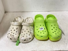 CROCS CLASSIC MEGA CRUSH CLOG NEON GREEN SIZE 8 TO INCLUDE CROCS CLASSIC MARBLE CLOGS BONE/MULTI SIZE M10/W11