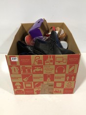 BOX OF ASSORTED ADULT FOOTWEAR TO INCLUDE BEN SHERMAN LACE-UP SHOES BLACK SIZE 10