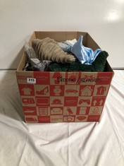 BOX OF ASSORTED BEDDING/BLANKETS TO INCLUDE DREAMSCENE BOTTLE GREEN BLANKET