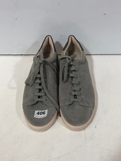 ECCO TRAINERS GREY SUEDE SIZE 7.5