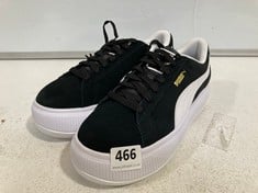 PUMA PLATFORM TRAINERS BLACK/WHITE SUEDE SIZE 7.5