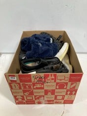 BOX OF ASSORTED ADULT FOOTWEAR TO INCLUDE HOBOS BLACK SHOES SIZE 7