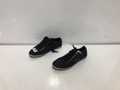 FRED PERRY TRAINERS BLACK CANVAS SIZE 7