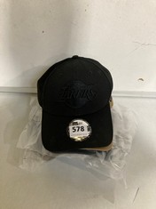 4 X ASSORTED BASEBALL CAPS TO INCLUDE LOS ANGELES LAKERS BLACK