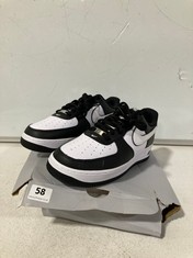 NIKE AIR FORCE 1 TRAINERS WHITE/BLACK SIZE 10 RRP- £110