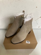 DAMART ANKLE BOOTS SAND SUEDE SIZE 5