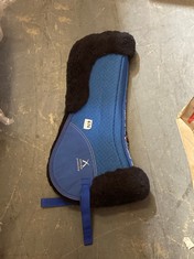 PEI SPORT ANTI-RUB PROTECTION SADDLE PAD BLUE