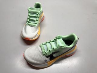 NIKE TRAIL TRAINERS SIZE 8