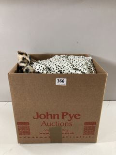 A BOX OF ASSORTED MENS AND WOMENS CLOTHING MAINLY UNSEALED