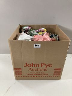 A BOX OF ASSORTED MENS AND WOMENS CLOTHING MAINLY UNSEALED