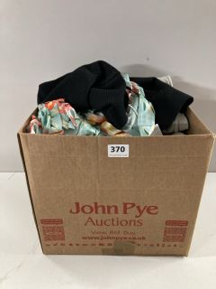 A BOX OF ASSORTED MENS AND WOMENS CLOTHING MAINLY UNSEALED